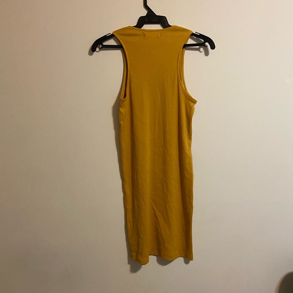 Yellow dress - Picture 2 of 4